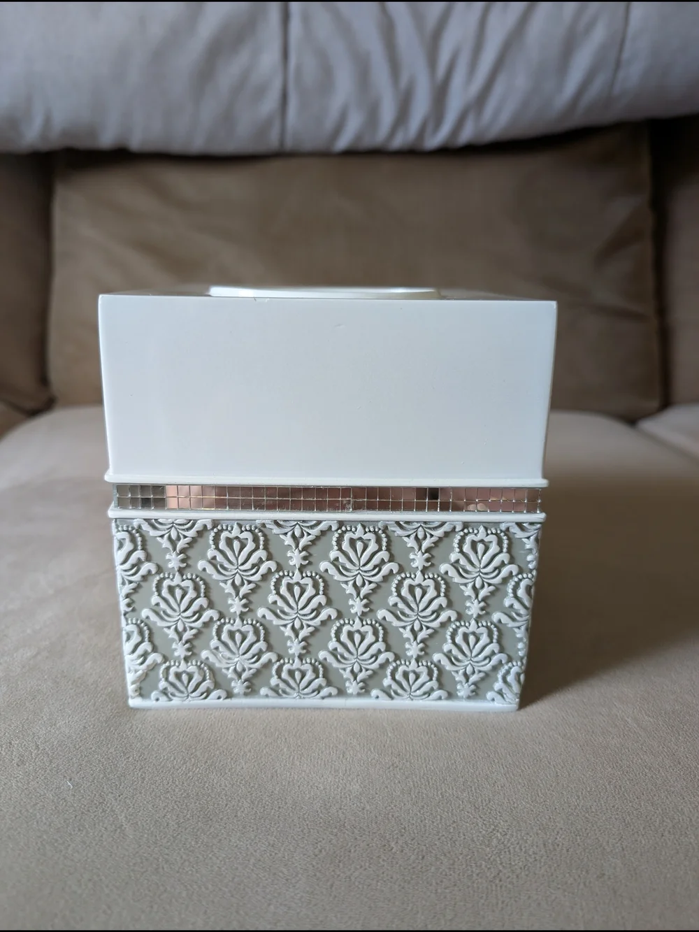 Decorative White Embossed Tissue Box Cover